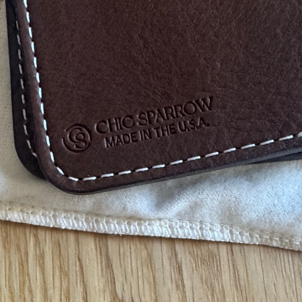 Chic Sparrow B6 Slim Creme Folio – Rich Brown Leather – USA Made - Picture 2 of 4